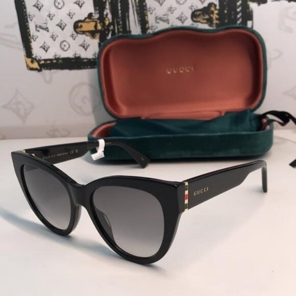 New ✨ Authentic Gucci GG0460S 001 Cat-Eye Sunglasses – Black Frame with Grey Gra - Picture 5 of 10